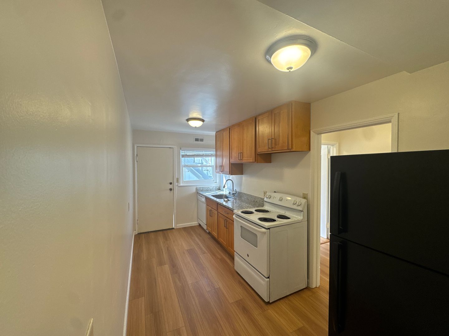 Oakland Apartment: 3141 38th Ave