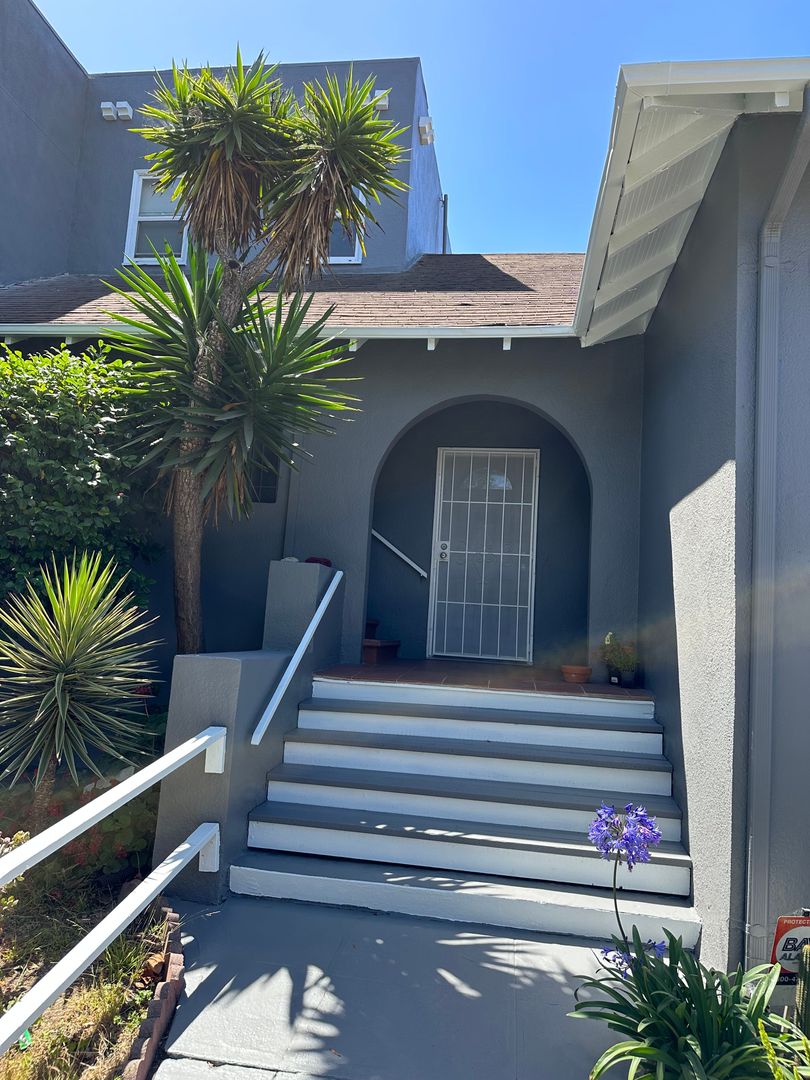 Oakland Apartment: 817 52nd Street