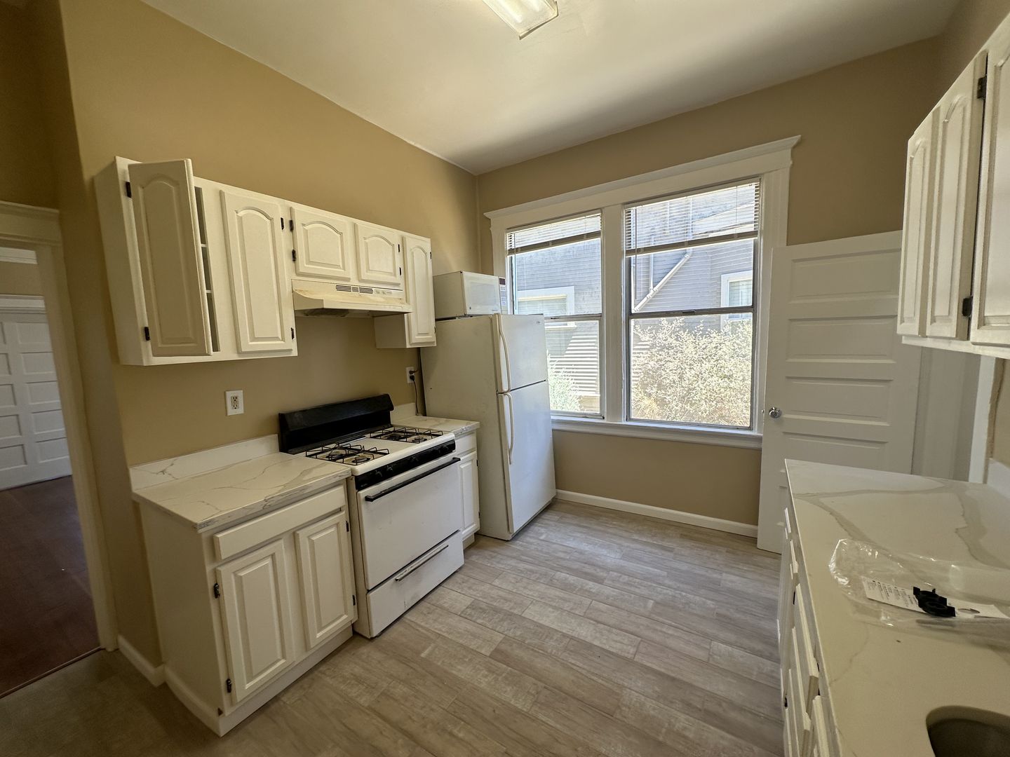 Oakland Apartment: 889 34th Street