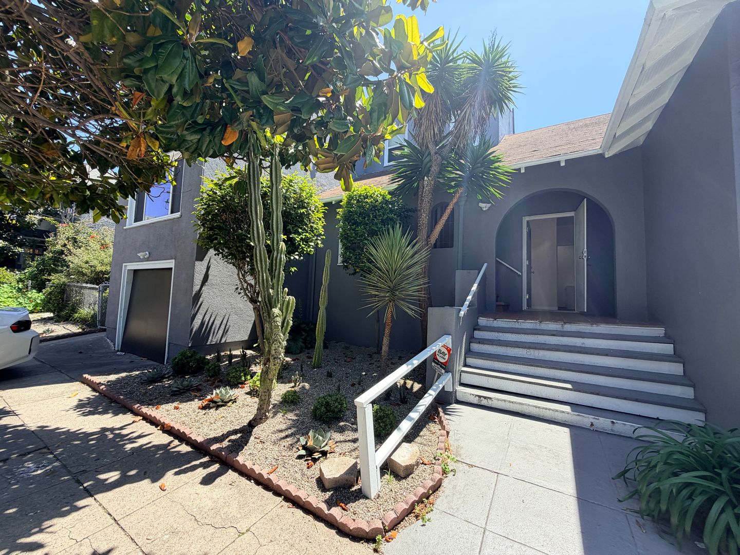 Oakland Apartment: 817 52nd Street