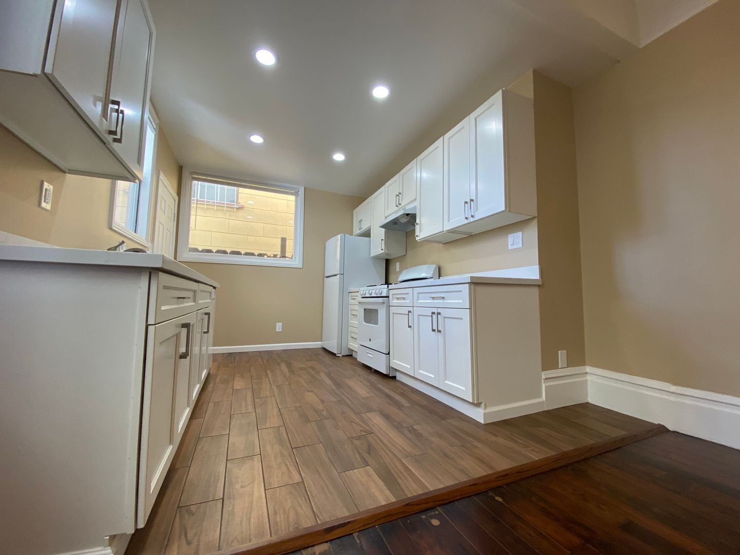 Oakland Apartment: 889 34th Street