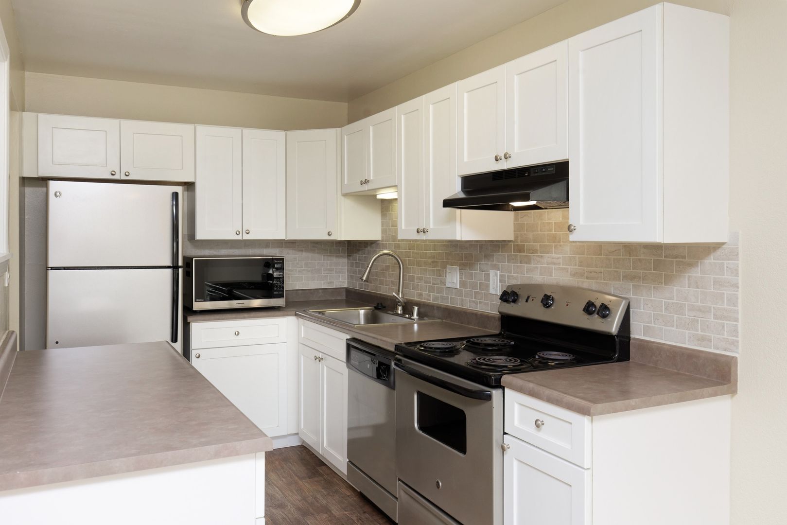 Concord Apartment: 1841 Laguna Street