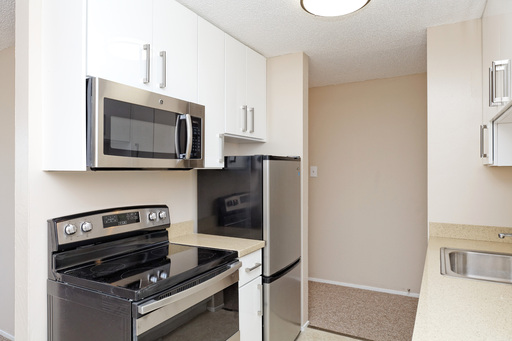 Top Floor 1 bedroom in Berkeley with Dishwasher! - Available NOW! – photo 1