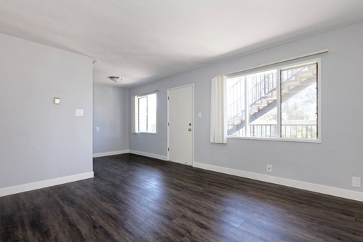 Spacious 1 Bedroom near Harrison and Lake Merritt with Parking! - Available Now! – photo 1