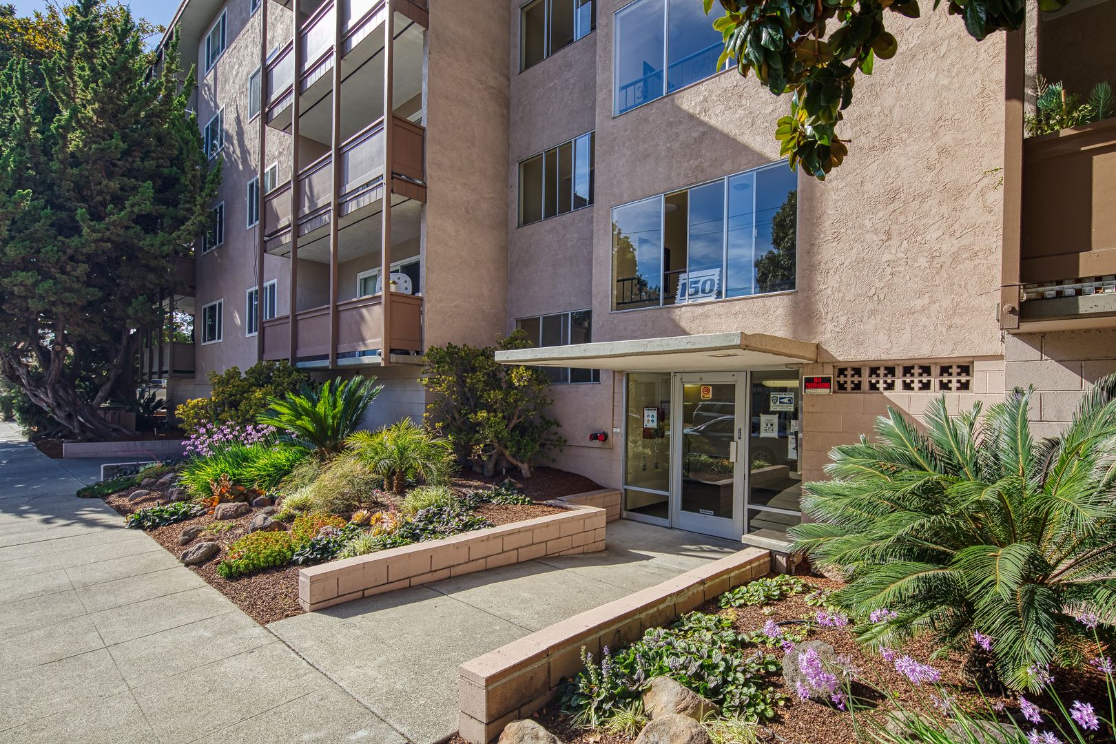 San Leandro Apartment: 150 Haas Ave