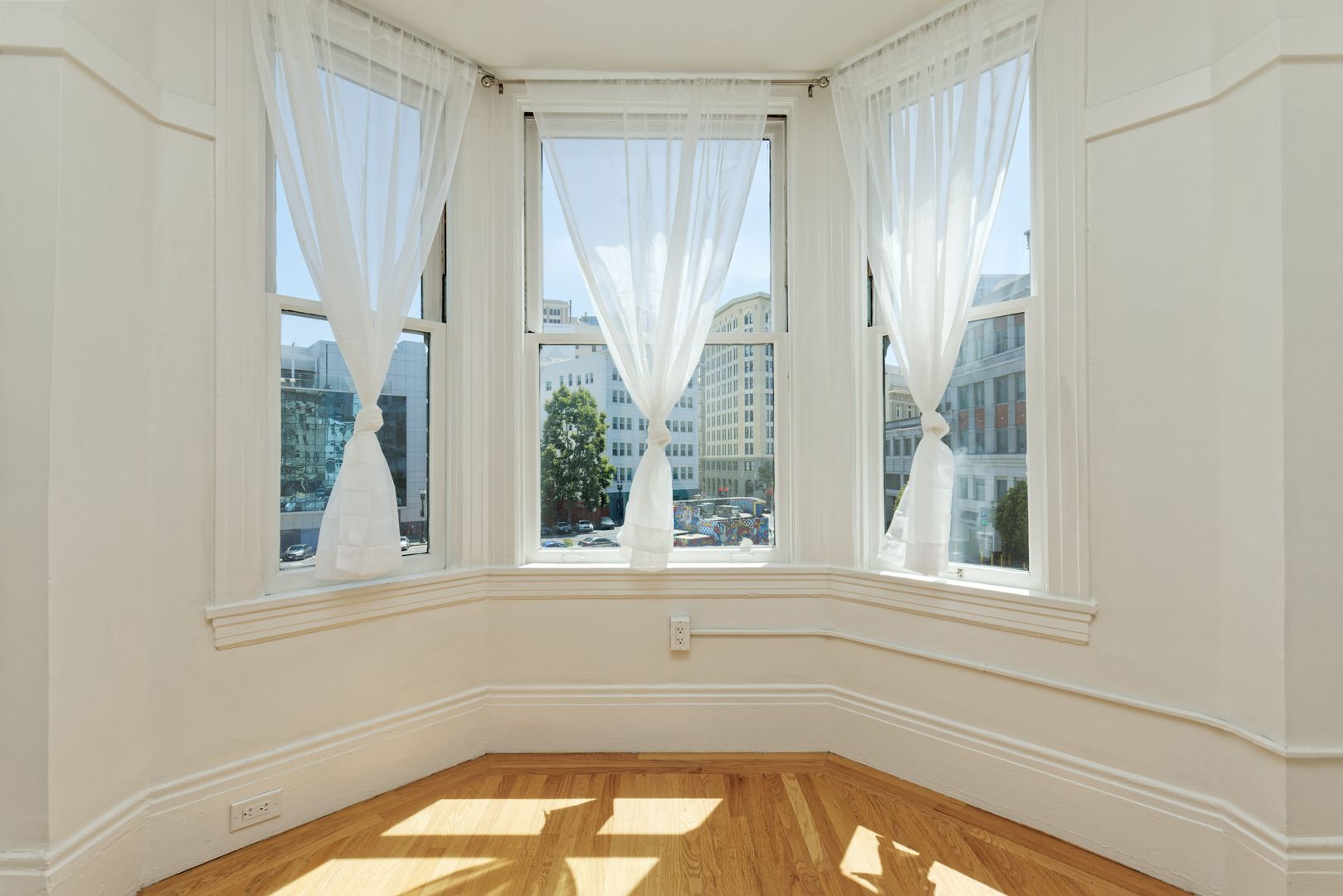 Oakland Apartment: 1605 Clay Street