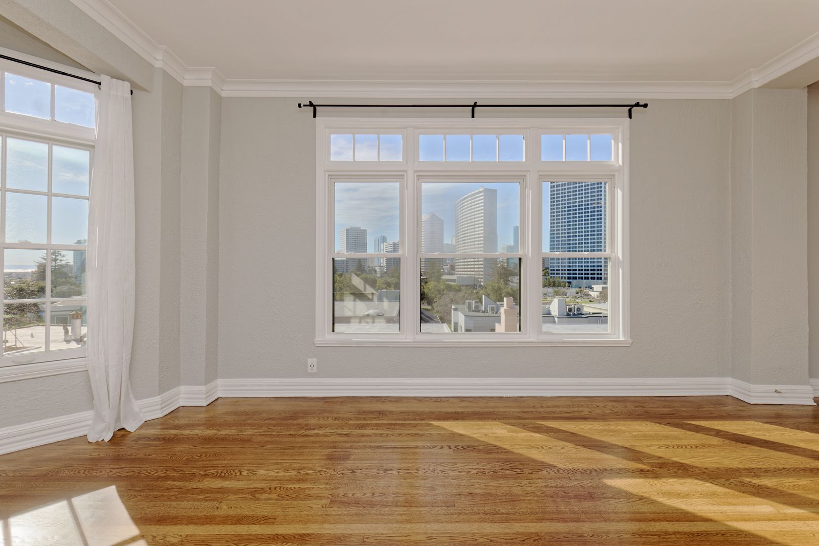 Oakland Apartment: 315 Park View Terrace