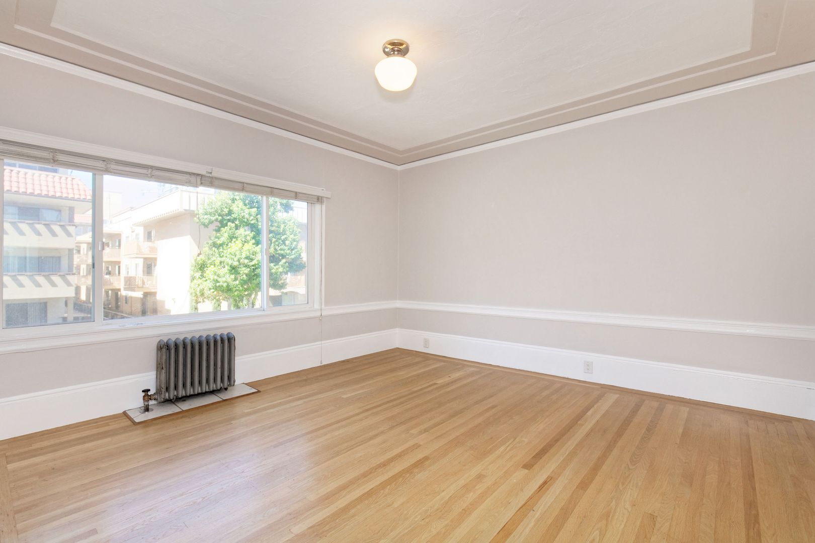 Oakland Apartment: 1528 Alice Street