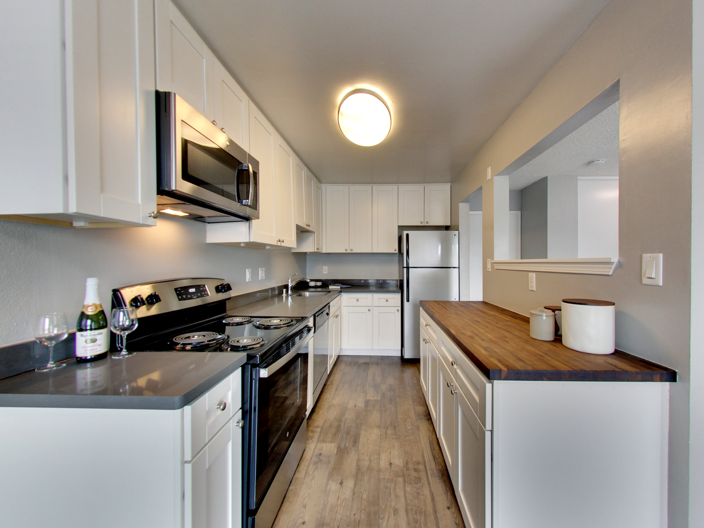 Concord Apartment: 1841 Laguna Street