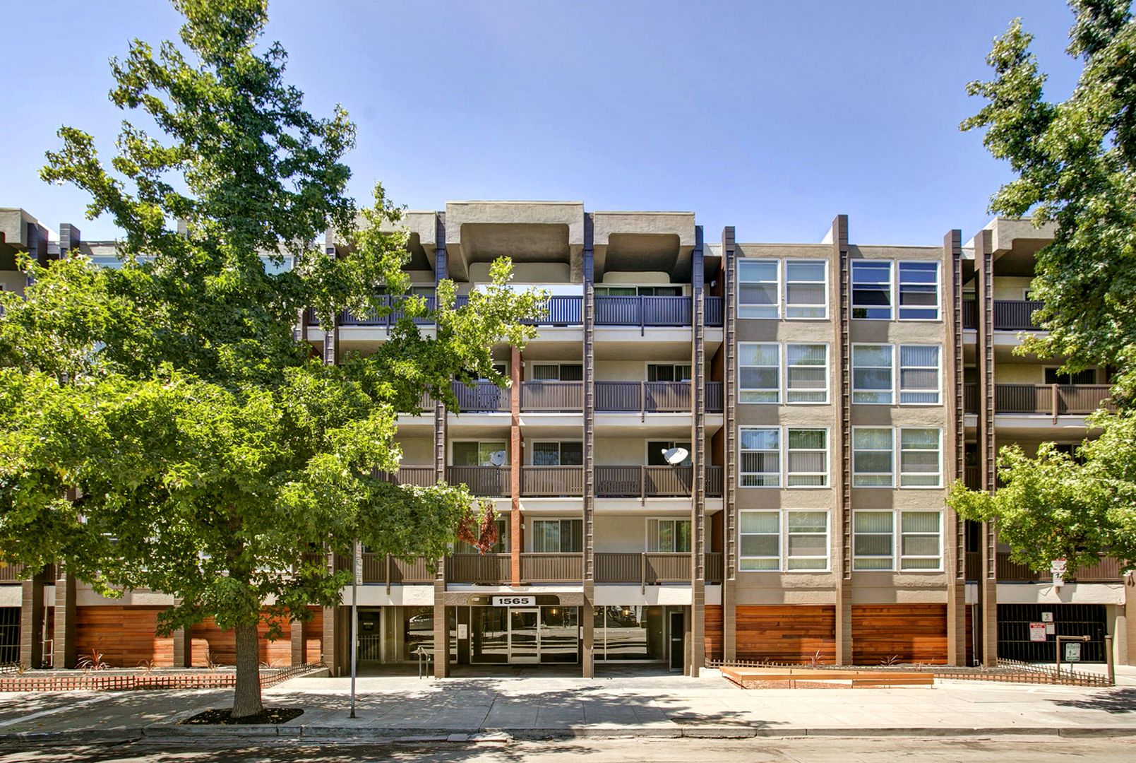 Oakland Apartment: 1565 Madison Street