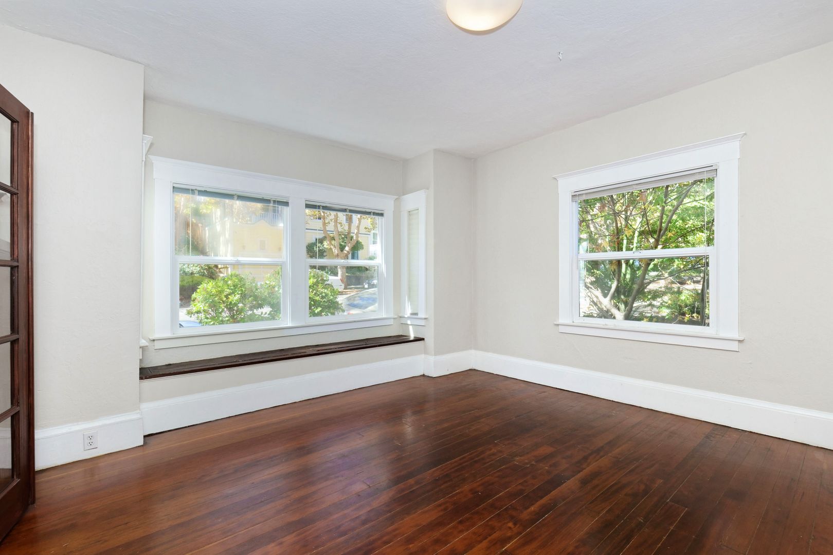 Richmond Apartment: 30 Nicholl Avenue