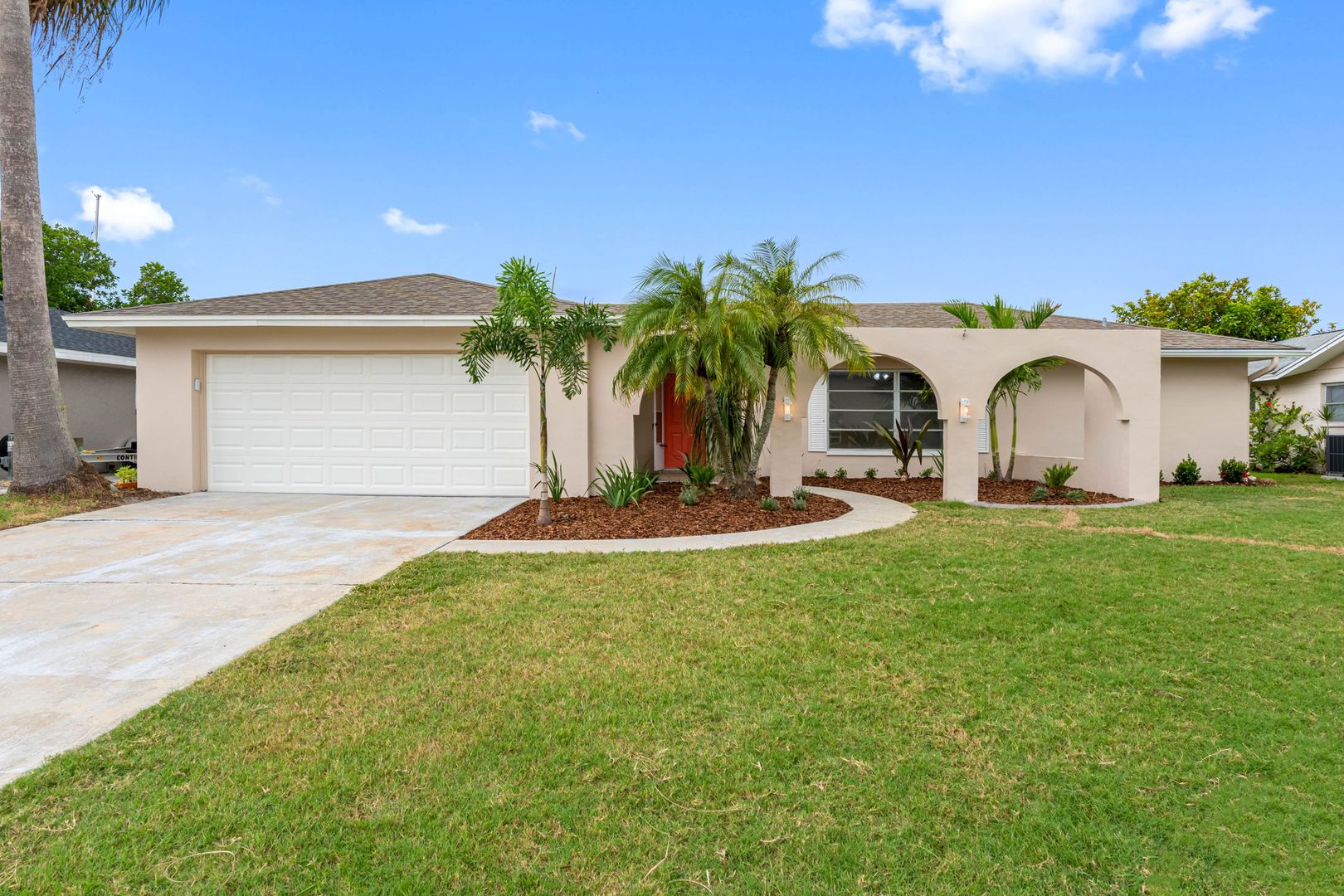 Apollo Beach House: 6438 Lake Sunrise Dr