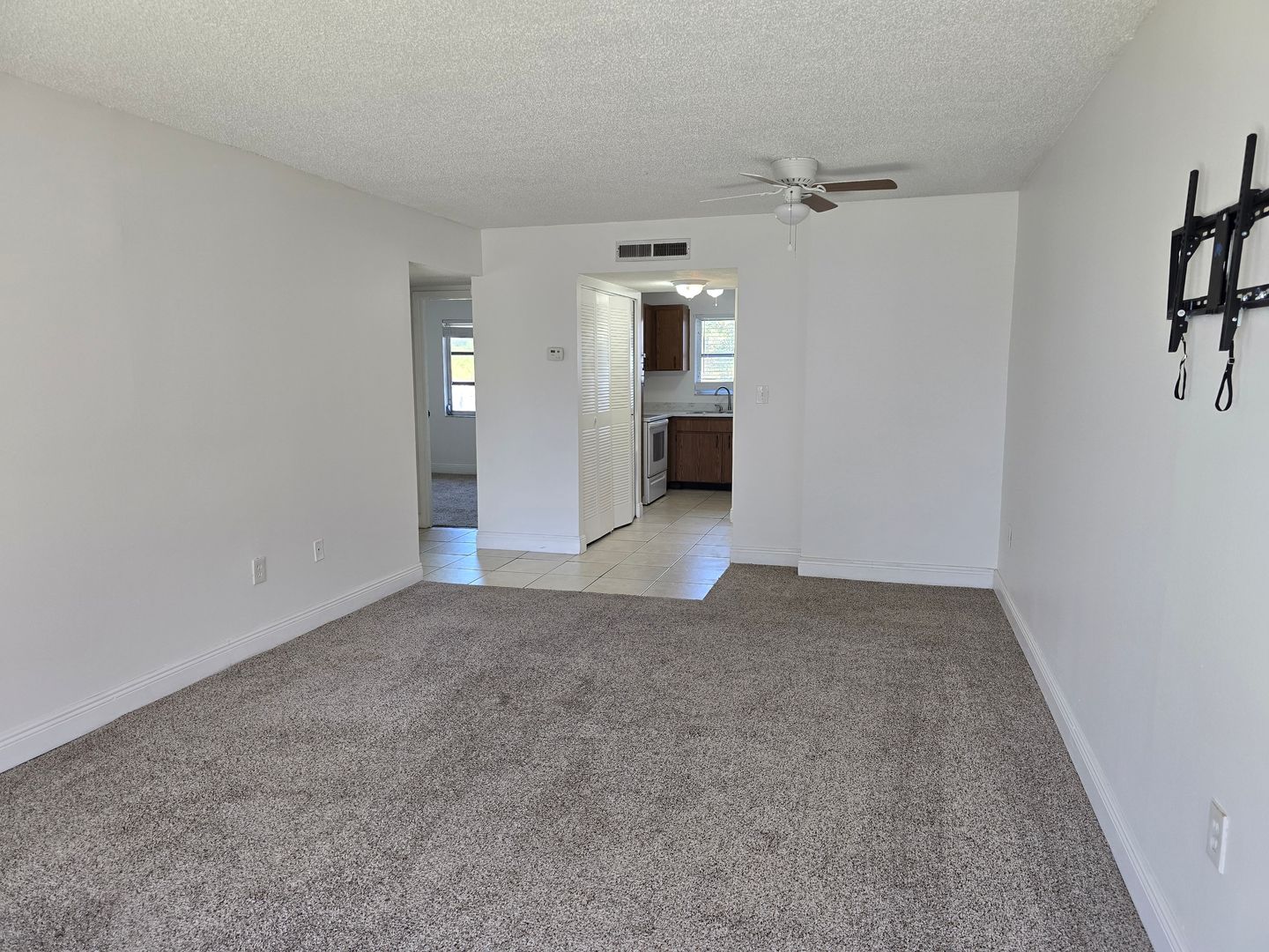 Clearwater Condo: 389 S. McMullen Booth Road unit 12