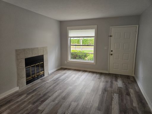 Beautiful First-Floor Corner Condo in Shadow Moss at The Oaks – photo 1