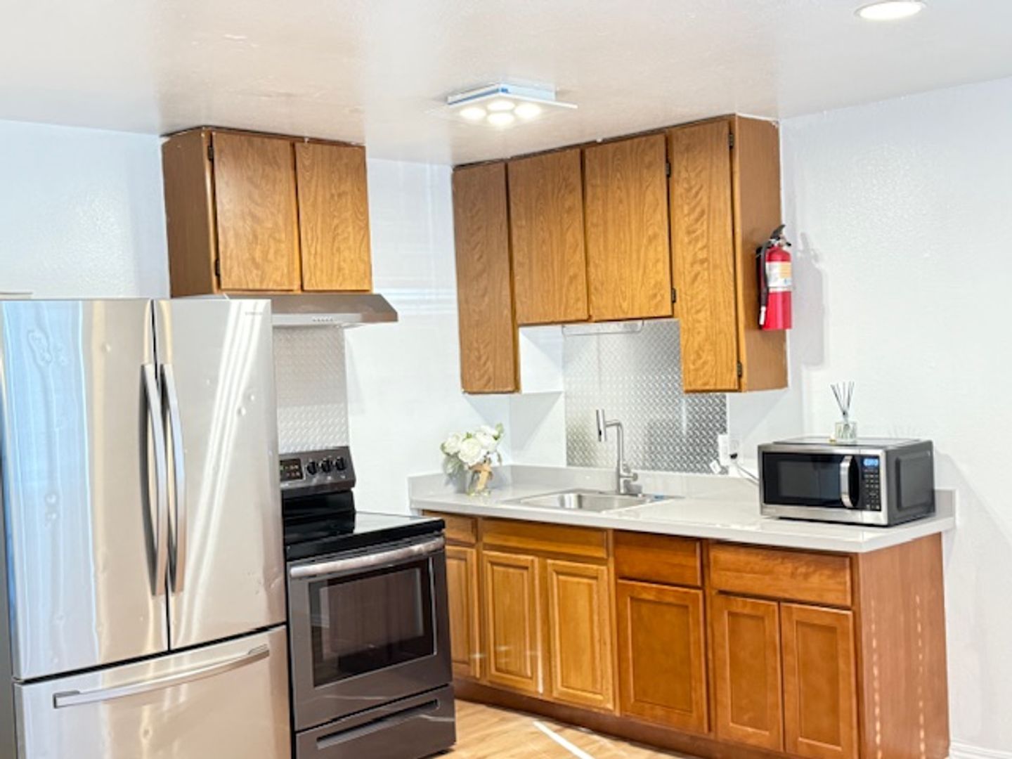 Oakland Apartment: 3421 68th Avenue