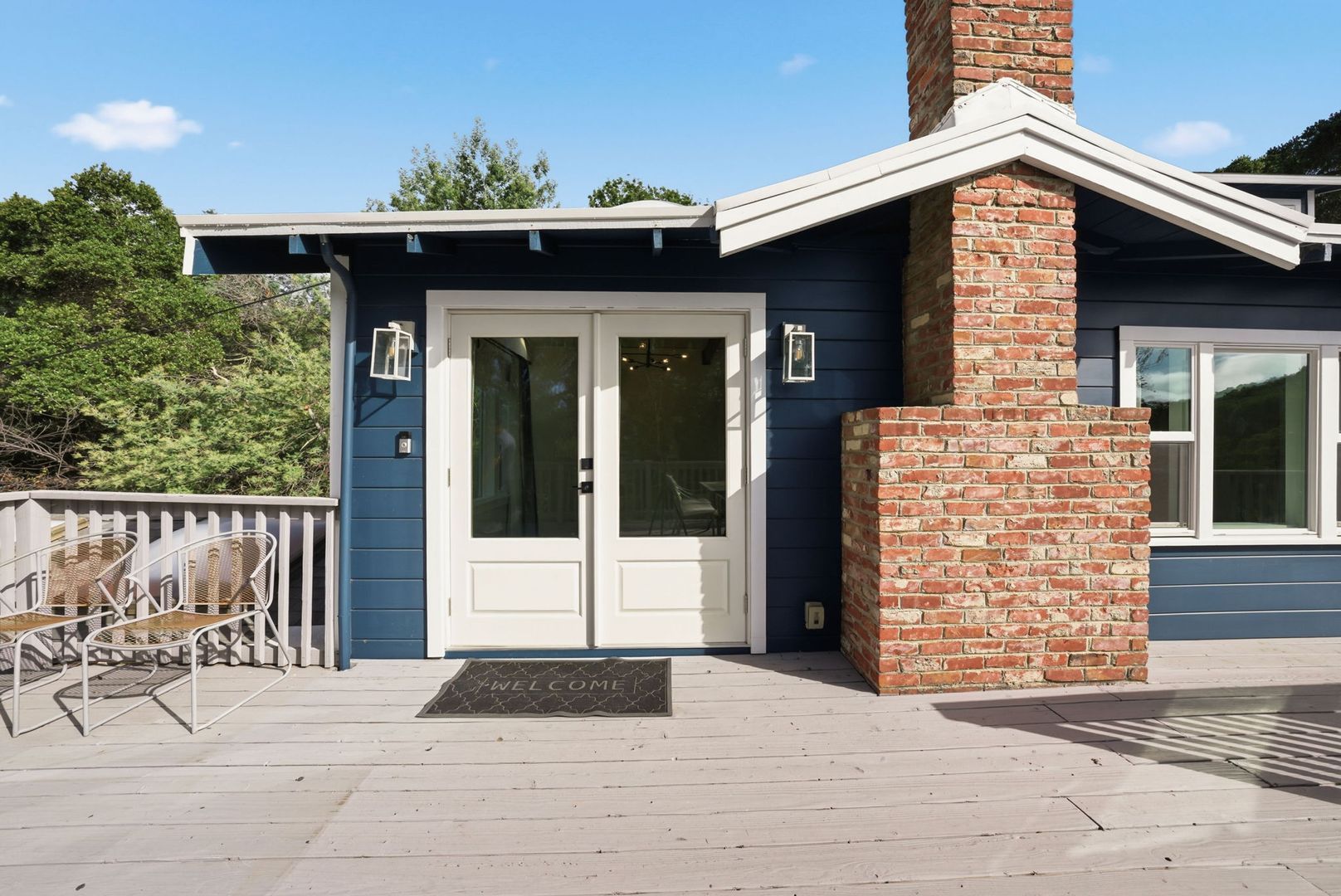 Oakland House: 5100 Leona St,