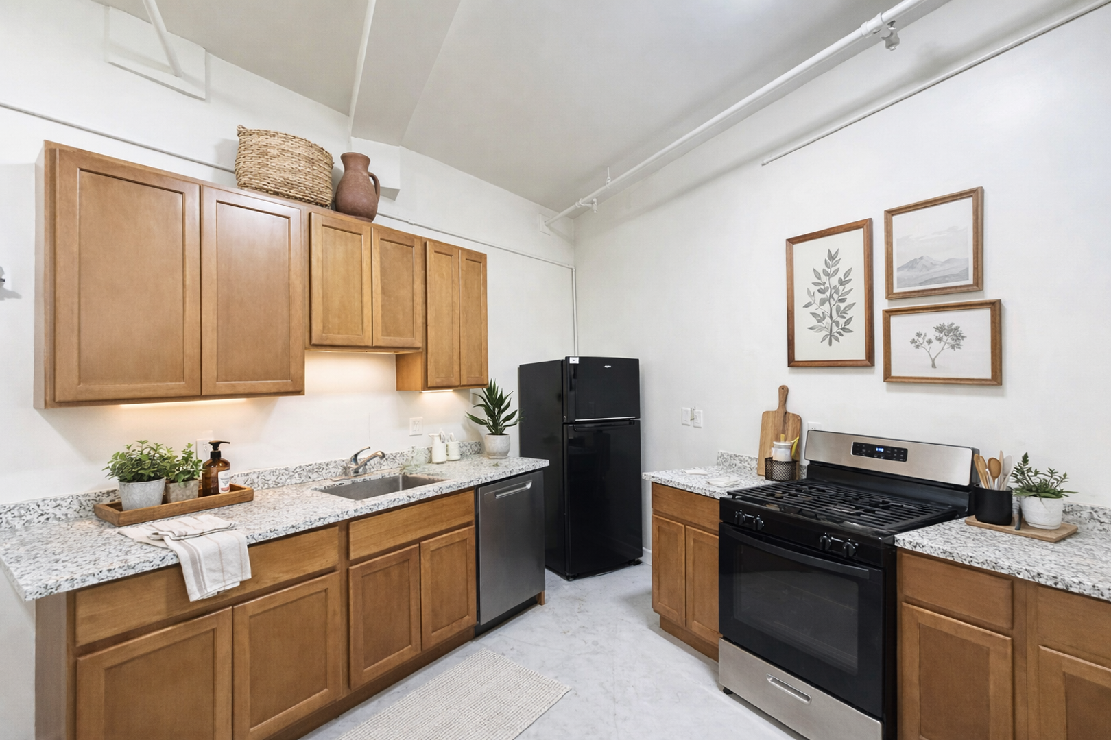 Oakland Apartment: 2877 Chapman St
