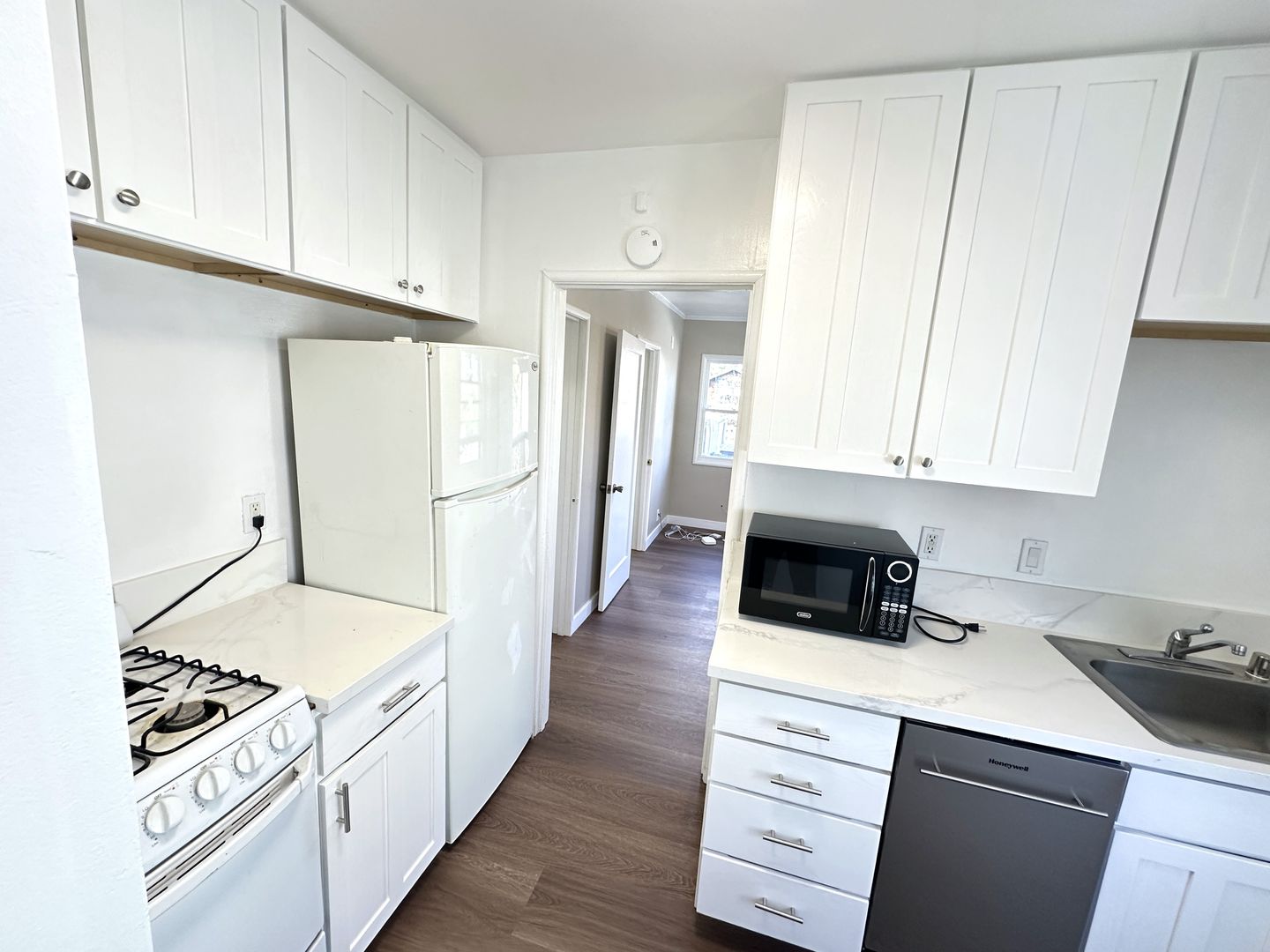 Berkeley Apartment: 1827 Berkeley Way