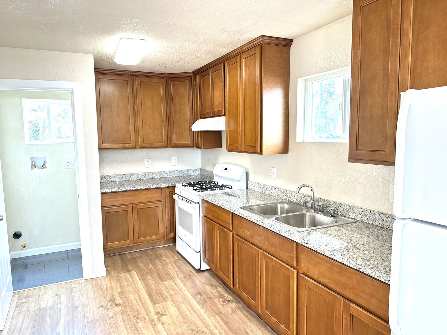 Oakland House: 2103 103rd Avenue