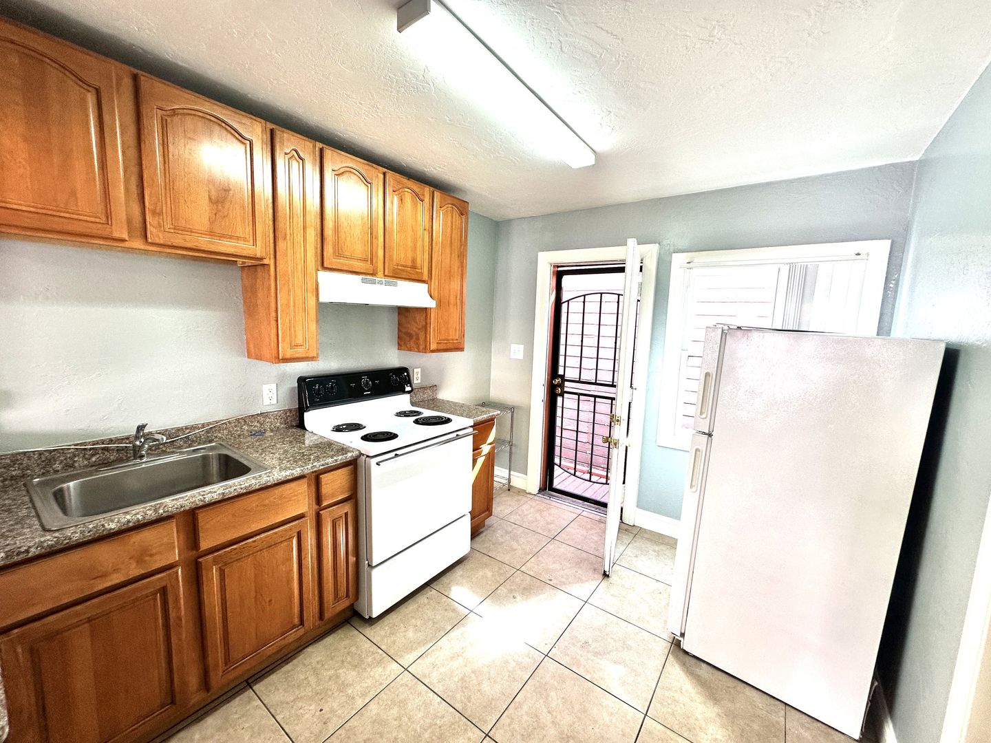 Oakland Apartment: 6120 Foothill Blvd