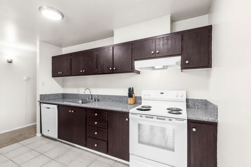 Student Friendly ~Fully FURNISHED 1BED 1bath 5 Minutes Away From Campus!(Double) – photo 1