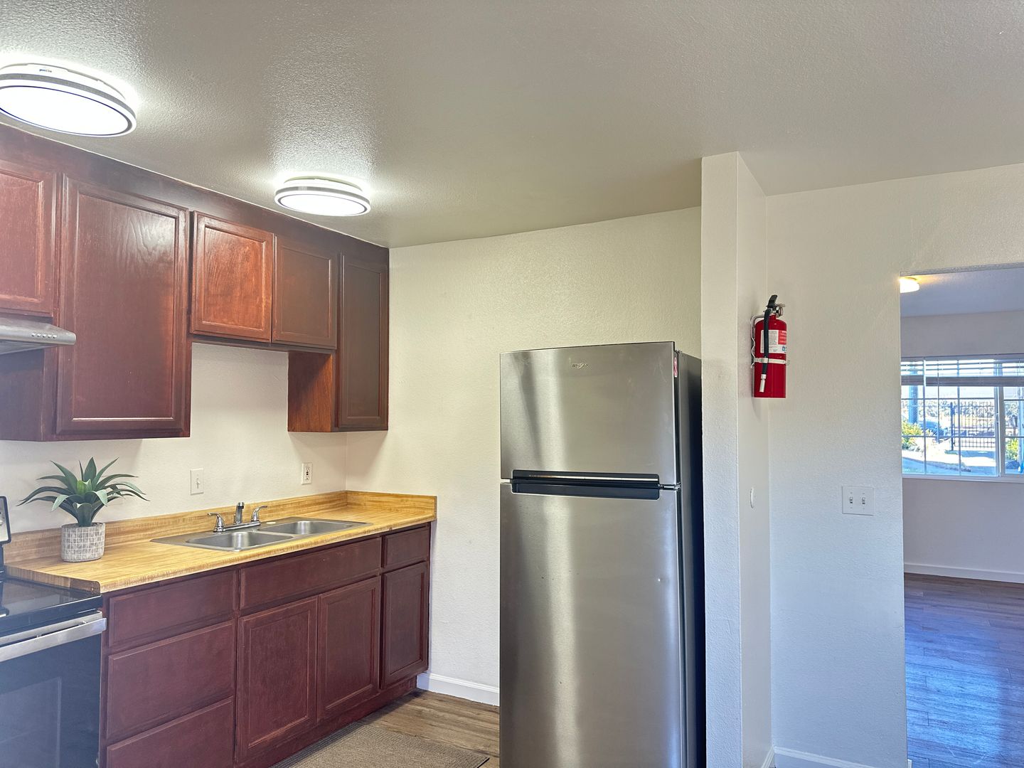 Oakland Apartment: 685 Cary St