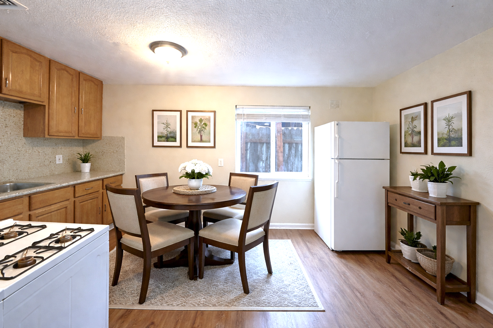 Oakland Apartment: 7123 Holly St