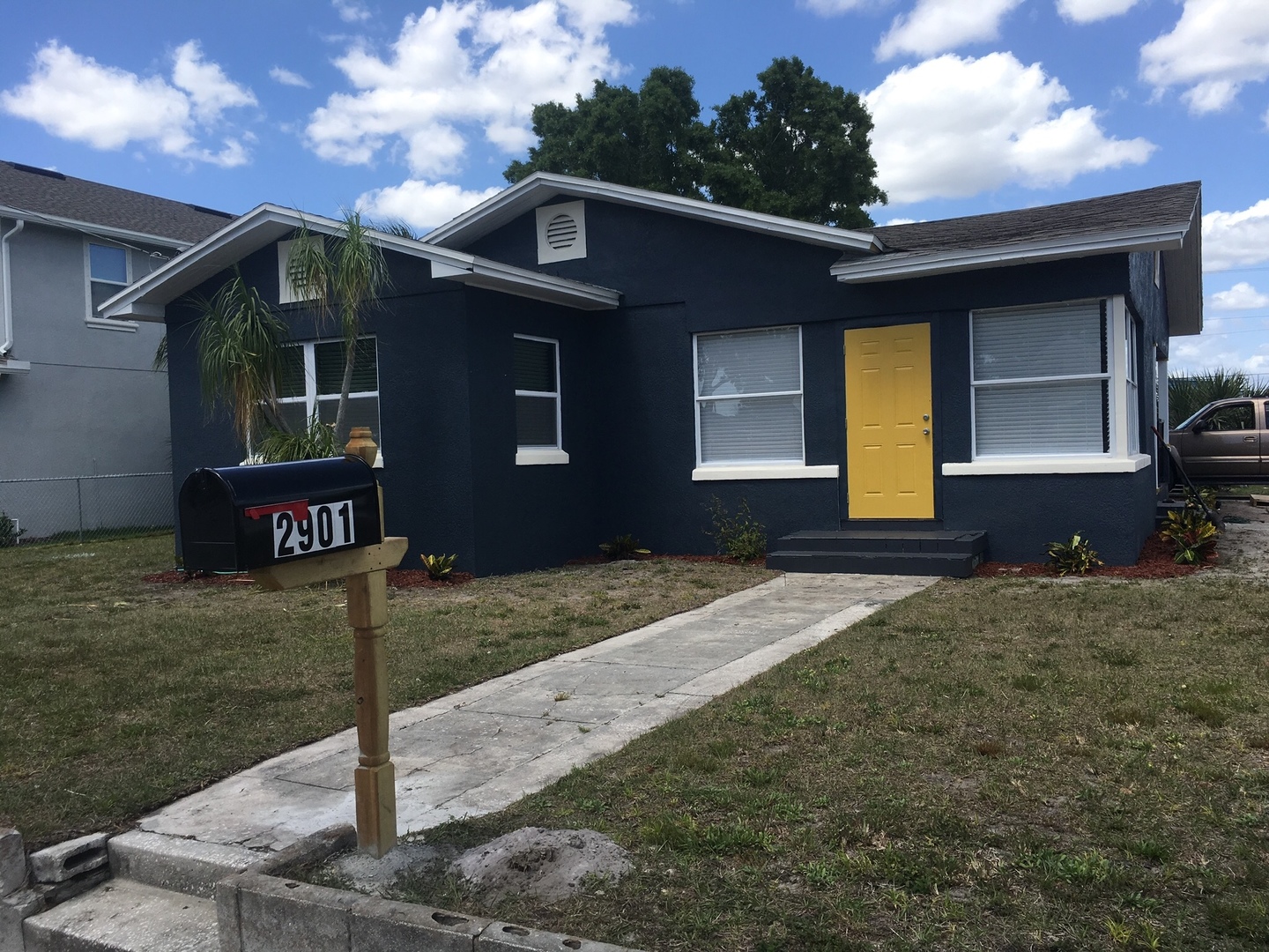 Tampa House: 2901 W Main St