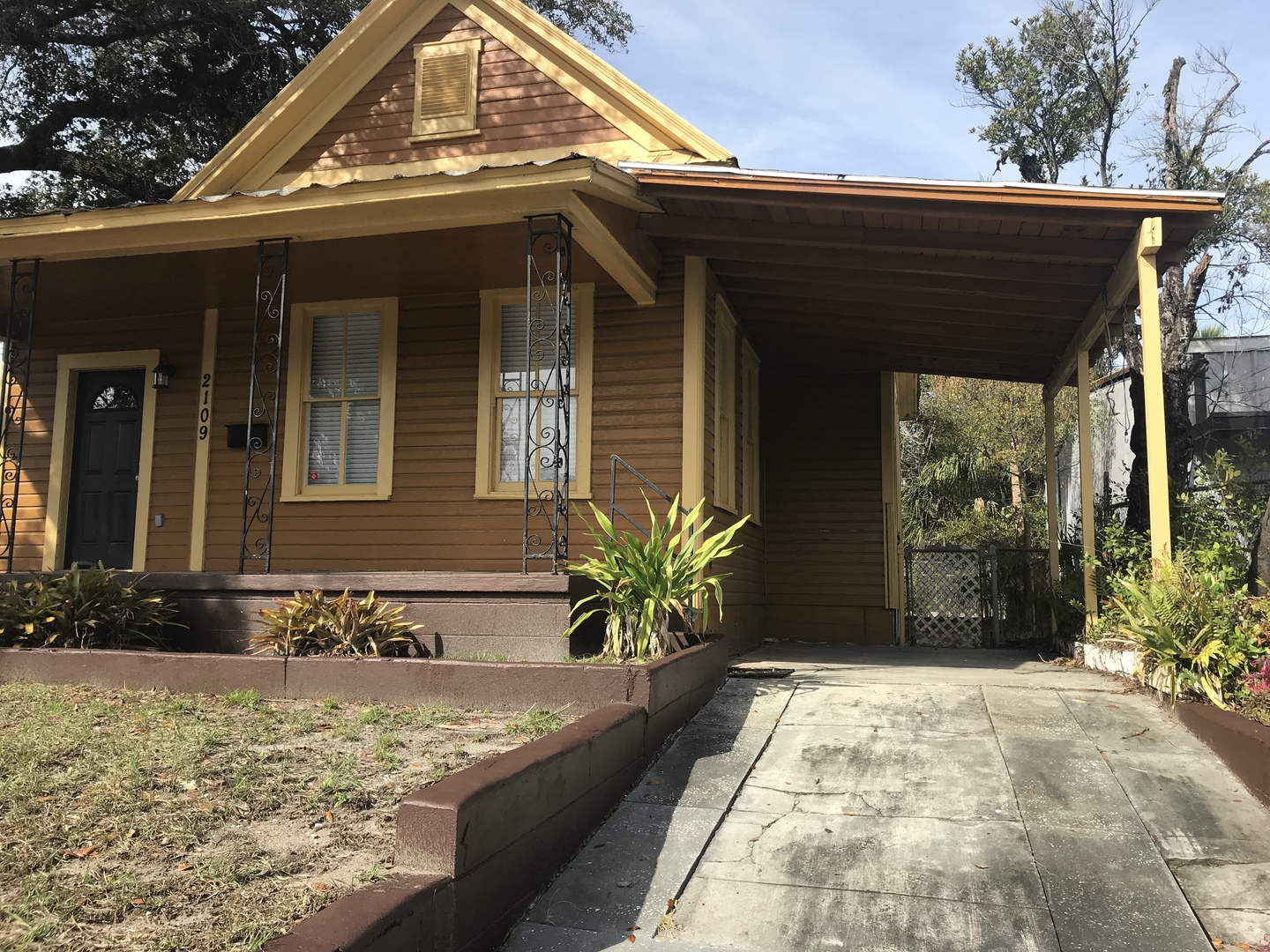 Tampa House: 2109 W Cypress St
