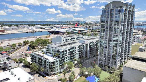 2 Bedroom Condo in Channelside - Top Floor Condo with Pool View! – photo 1