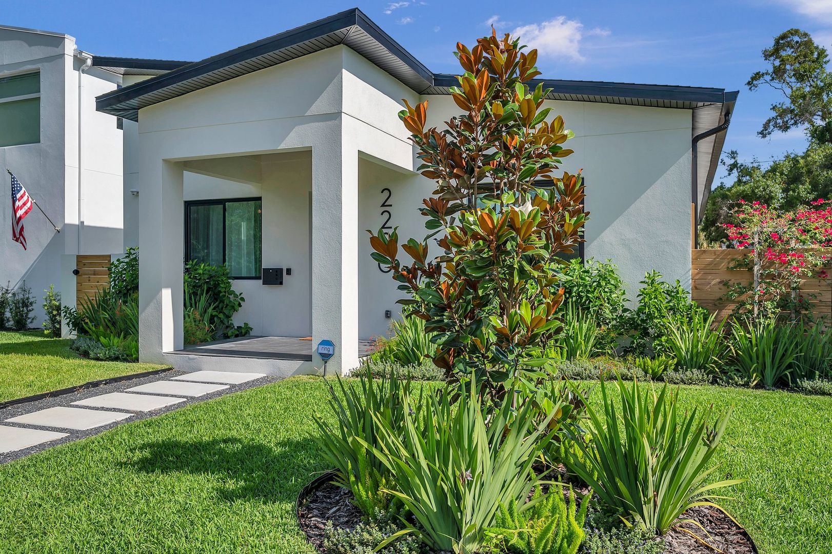 St. Petersburg House: 2220 2nd ave n