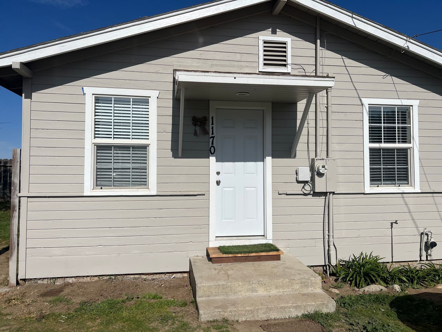 Greenfield Apartment: 1166A-1176B Oak Ave.