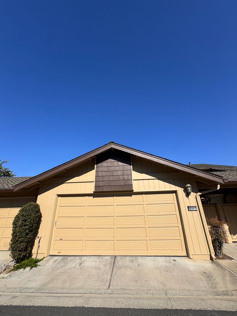 Salinas House: 1844 Cherokee Dr. Unit #2