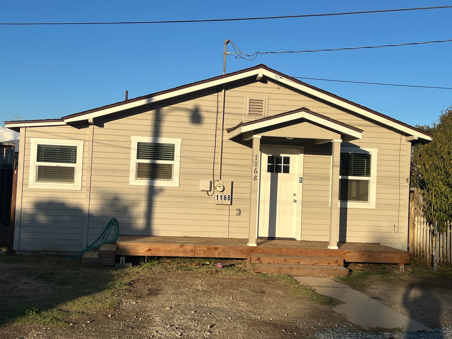 Greenfield Apartment: 1166A-1176B Oak Ave.