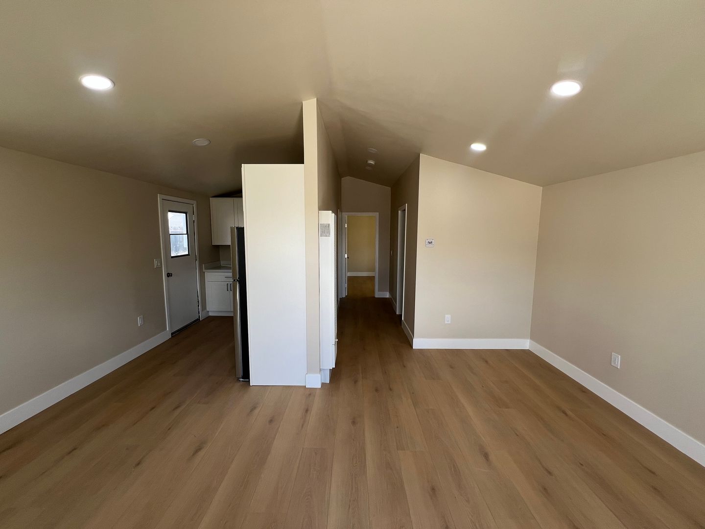 Salinas Apartment: 1415 Wiren St.