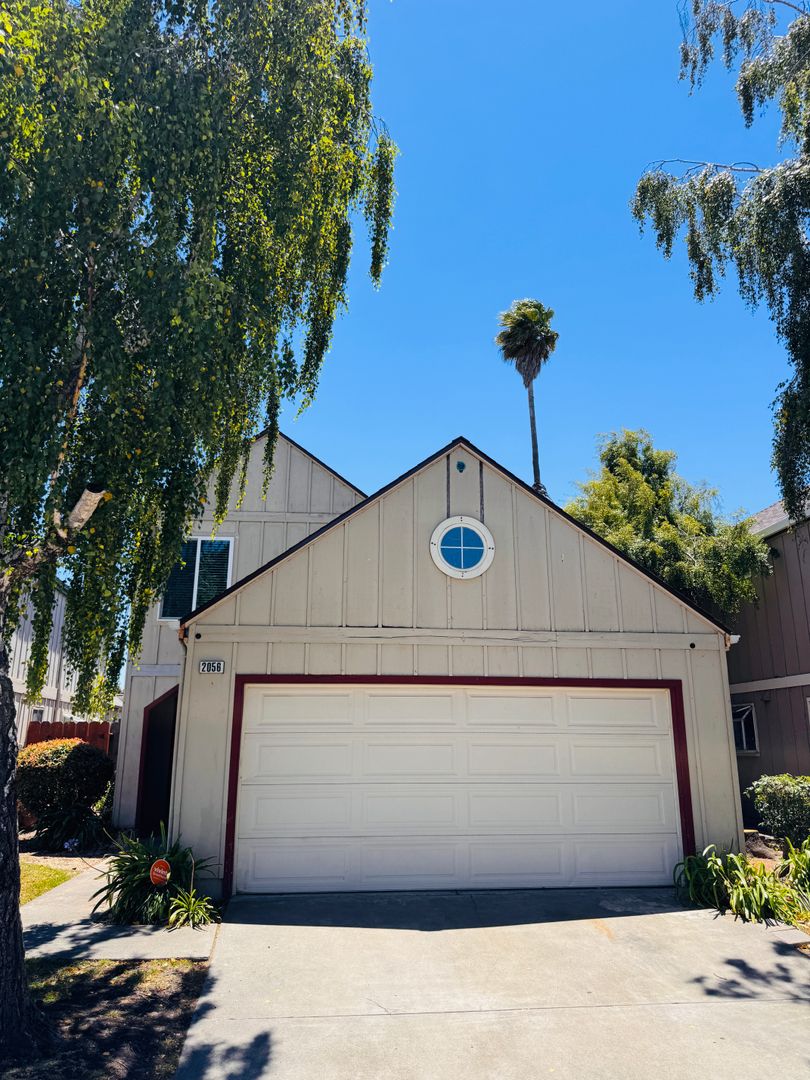 Salinas House: 2056 Santa Rita St.