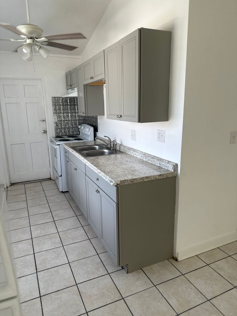 Fort Walton Beach Apartment: 127-133 Alder Avenue