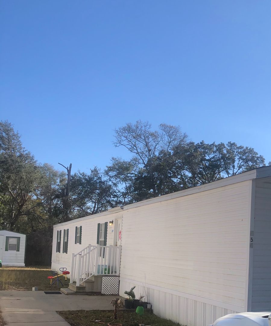 Fort Walton Beach Apartment: 644-658 Reeves Drive/ 646-648 Navy Street