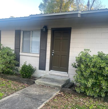 Affordable and Cozy 2-Bedroom/ 1-Bath NEAR Brooks Bridge in Downtown Fort Walton Beach – photo 1