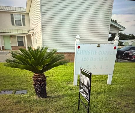2 BR 1 1/2 BATH - Christie Corner Townhomes - Fort Walton Beach - Water Nearby and Close to Eglin AFB – photo 1