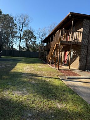 2 Bedroom 1 bath Affordable 7 Spacious Apartment - 706 North Park Apartments # 6 – photo 1