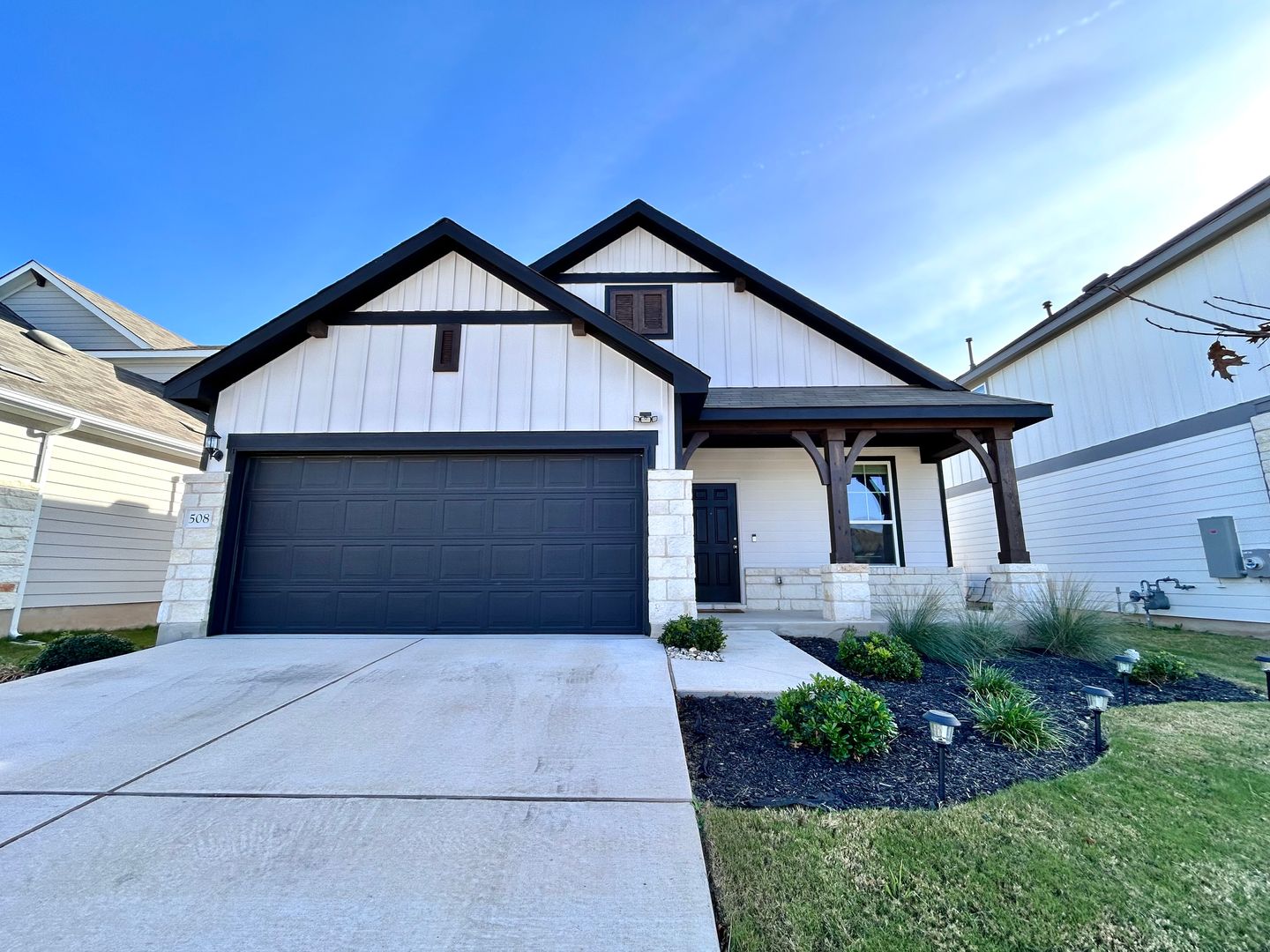 Leander House: 508 Acuff Lane