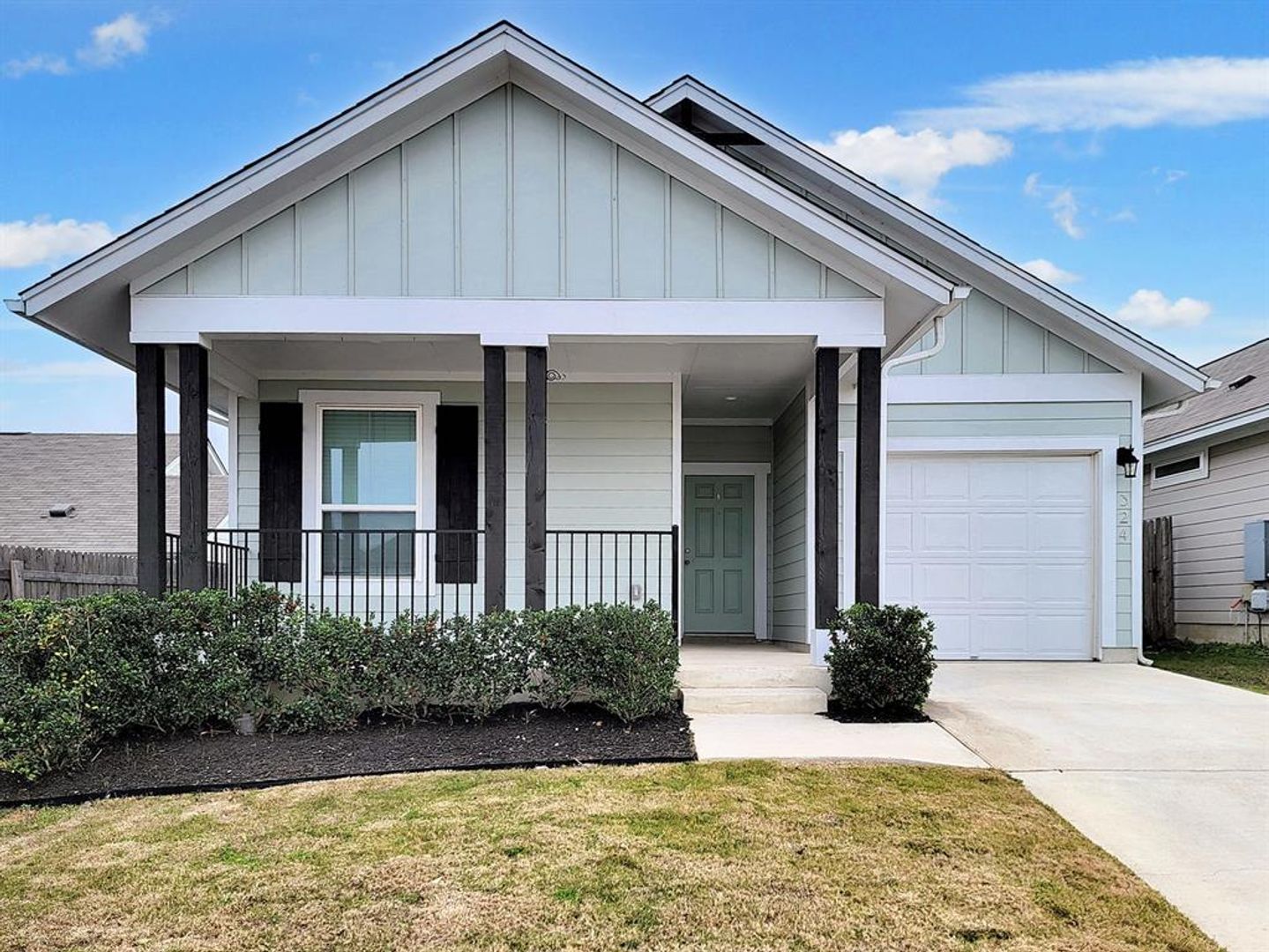 Leander House: 324 East Broade Street