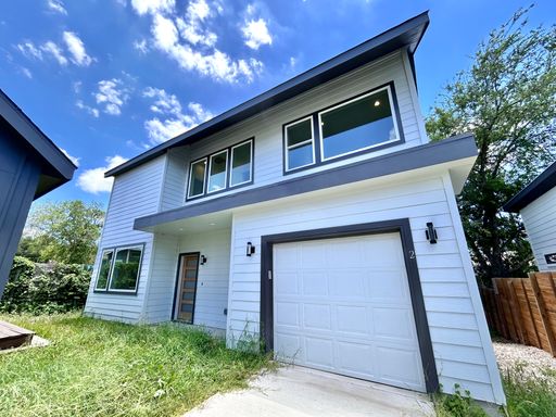 2 Bedroom, 2 Bathroom Austin Rental with Garage, Outdoor Deck & Guest House with full Bathroom – photo 1