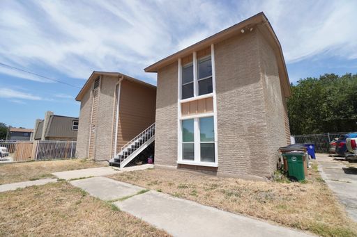 Gated 2-Bed, 1-Bath Austin, TX Home with Tree-Top Balcony Views – photo 1