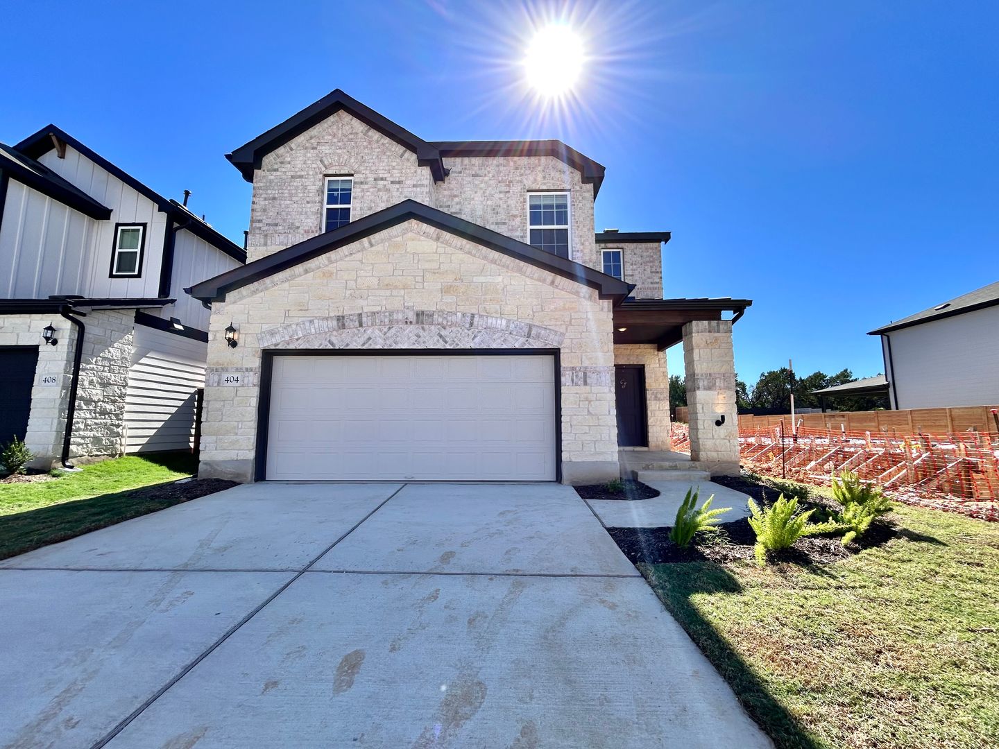 Leander House: 404 Foresail Road