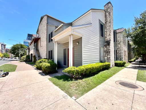Cozy Studio Near the University – Fireplace, Washer/Dryer & Walk-In Closet in Austin! – photo 1