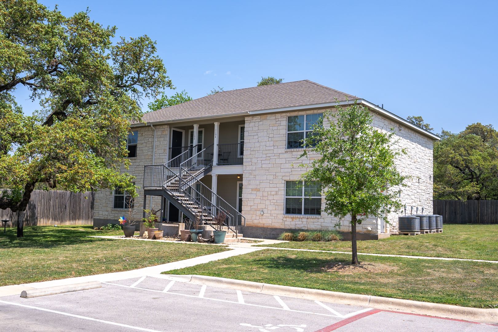 Liberty Hill Apartment: 304 Stubblefield Lane