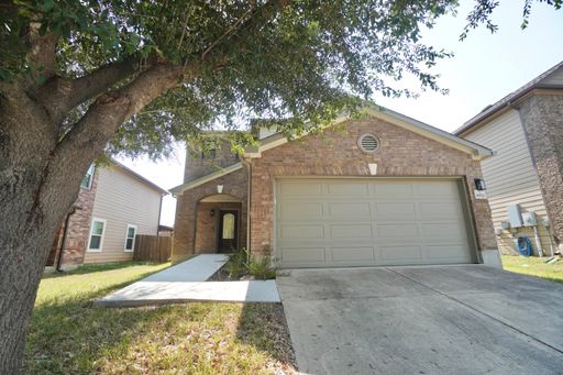 Stunning 3 Bed, 3 Bath Single-Family Residence in Southeast Austin! – photo 1