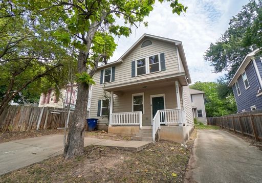 Spacious 4BR / 2BA East Austin Home with Fenced Backyard & Covered Porch – photo 1